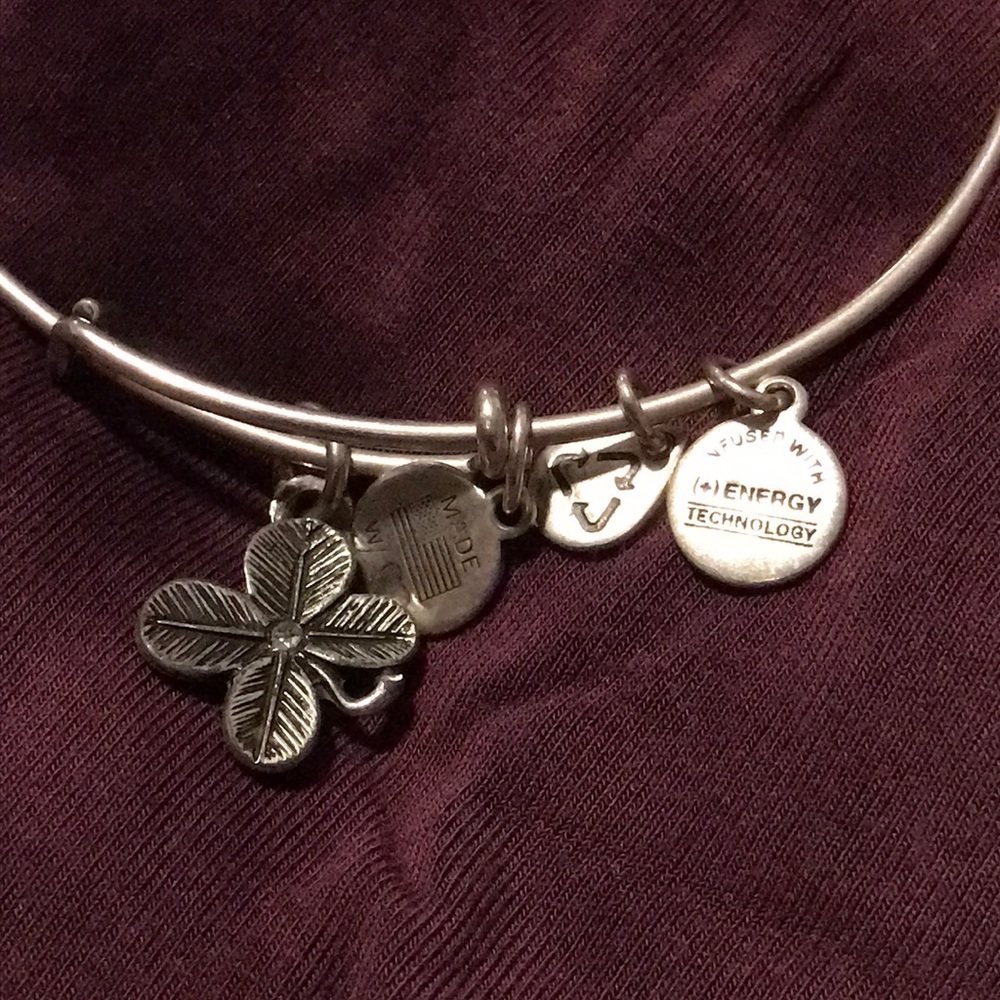 Clover bracelet